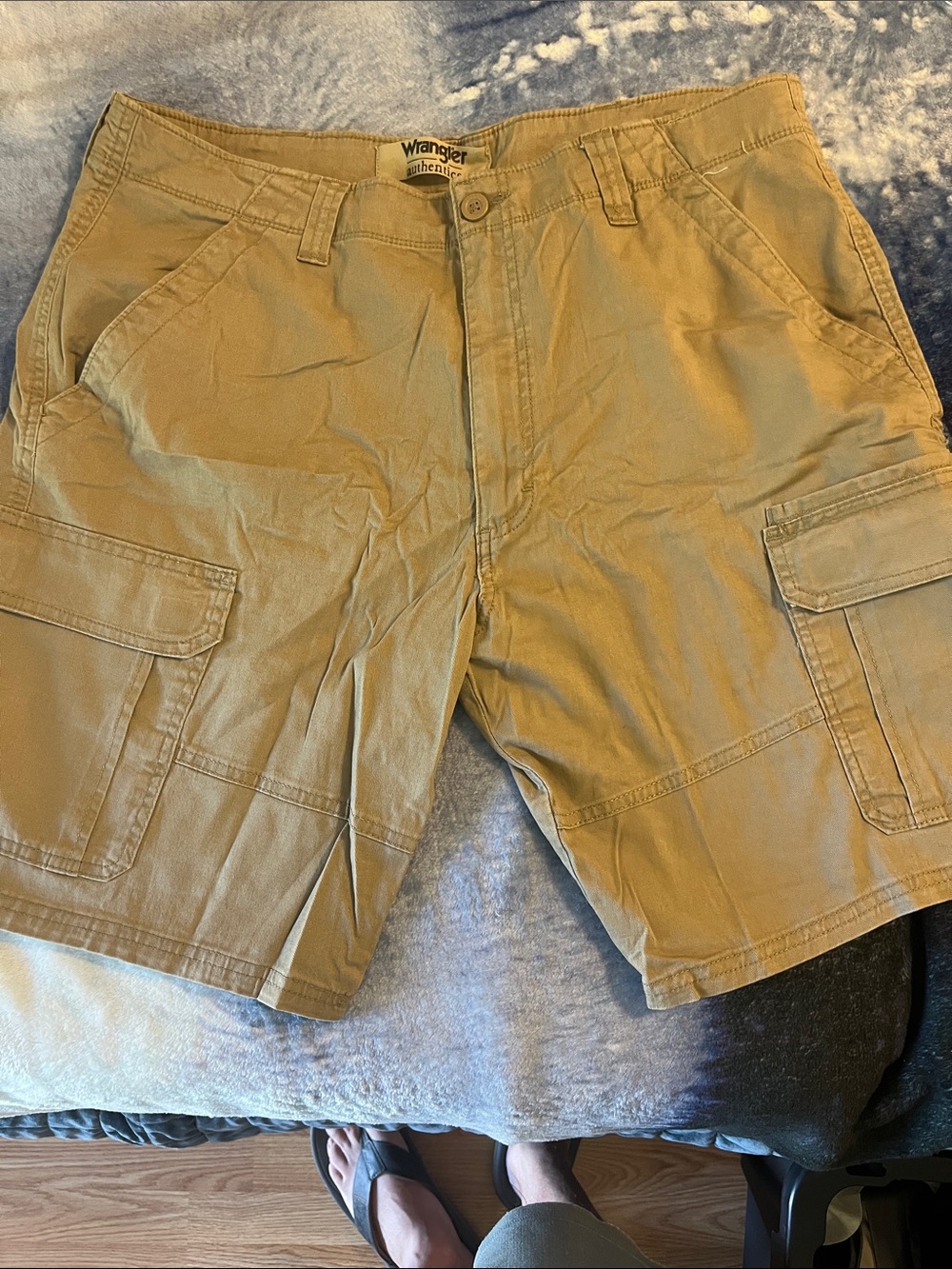 Wrangler Men's Khaki/Tan Cargo Shorts
